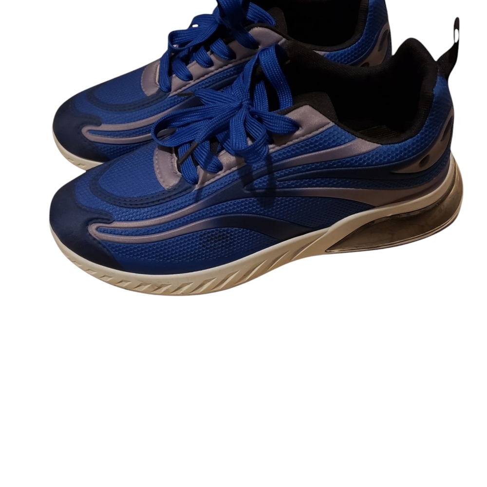 ECKO UNLIMITED Blue and Black Sneakers with Streamlined Design